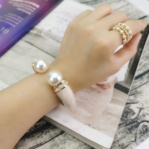 Luxury Pearl Bangle