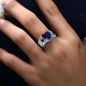 Silver Exquisite Hearts Ring