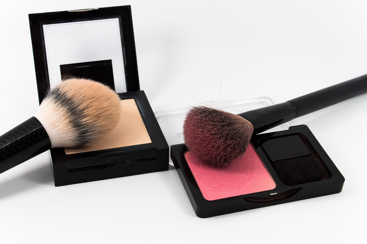 make up, powder, cosmetics-4093535.jpg